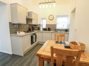 Private kitchen - 2 Mountain View, Llangefni (Llangefni)