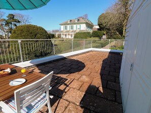 Outdoor dining - Rosa, Torquay, Devon, sleeps 2 (Torquay)