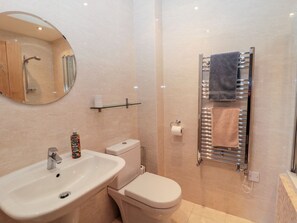 Shower - HEMMEL COTTAGE, woodburner, WiFi, in Chatton (Alnwick)