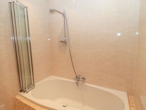Shower - HEMMEL COTTAGE, woodburner, WiFi, in Chatton (Alnwick)