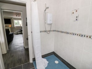 Shower - Byefield Lodge, Welland (Malvern)