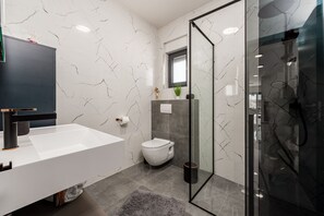 Shower, hair dryer, towels - Villa Ro&Lu ZadarVillas (Zemunik)