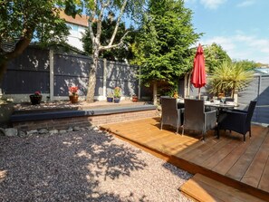 Outdoor dining - 13 The Crescent, Rhos-On-Sea (Bae Colwyn)
