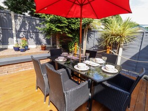 Outdoor dining - 13 The Crescent, Rhos-On-Sea (Bae Colwyn)