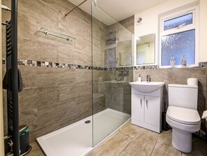 Shower - 2 Orchard Leigh, Austwick (Lancaster)