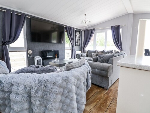 155 Woodland Hall (Lyons), Ruthin