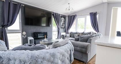 155 Woodland Hall (Lyons), Ruthin
