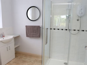 Shower - 4 Roman Bank, Sutton-On-Sea (Mablethorpe)