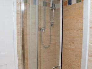 Shower - 4 Roman Bank, Sutton-On-Sea (Mablethorpe)