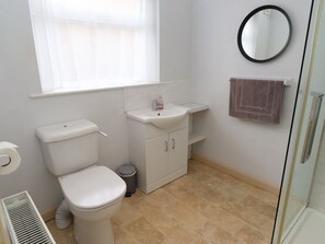Shower - 4 Roman Bank, Sutton-On-Sea (Mablethorpe)