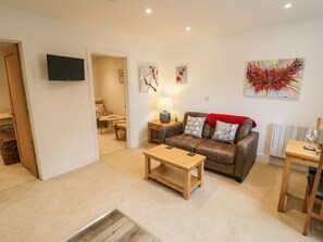Living area - 2 Oldwyche Barns, Kineton 1bed (Warwick)