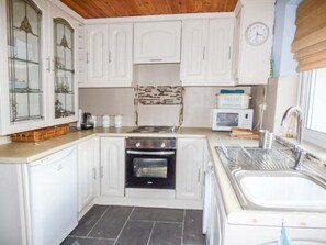 Private kitchen - Chapel Cottage: A Pet-Friendly Retreat (Whitby)