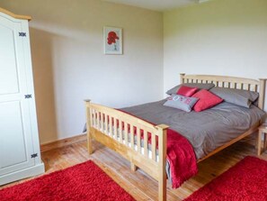 Room - Chapel Cottage: A Pet-Friendly Retreat (Whitby)