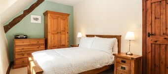 Charming 1 Old Thatch Home