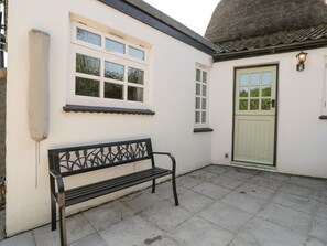 Terrace/patio - Charming 1 Old Thatch Home (Bridgwater)