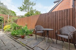 Terrace/patio - 4 Aldelyme Court, Audlem (Crewe)