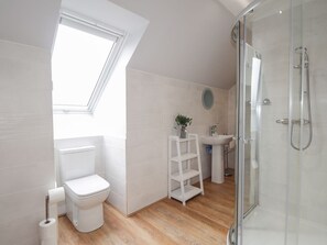 Shower - Spinnaker, Lossiemouth (Lossiemouth)