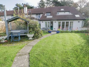 Outdoor dining - Mountain View, Conwy (Conwy)