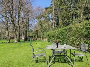 Outdoor dining - The Roost, East Tytherley (Salisbury)