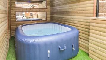 Bain à remous intérieur