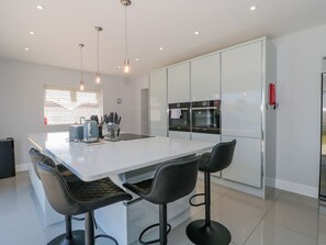 Dishwasher, highchair - Fisherman's Rest, Wyke Regis (Weymouth)