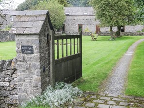 Property grounds - Courtyard Cottage, Peak Forest (Buxton)