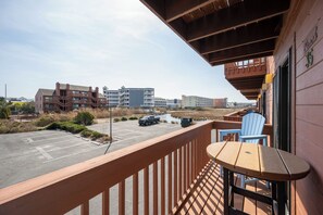 Property grounds - Sunset Landing, peaceful water views and front-row seats to some of Ocean City’s stunning sunset (Ocean City)