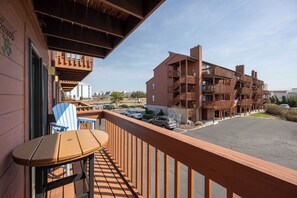 Property grounds - Sunset Landing, peaceful water views and front-row seats to some of Ocean City’s stunning sunset (Ocean City)