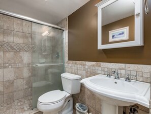 Shower - Walk Right Out to the Beach or Enjoy Stunning Bay Views (Ocean City)