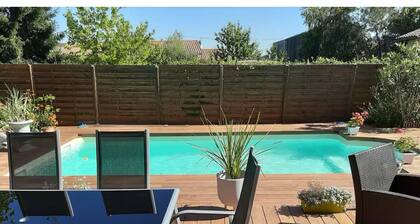 Ă 200 mĂštres de l arrĂȘt du tram,Chambre avec sdb partagĂ©, au calme!