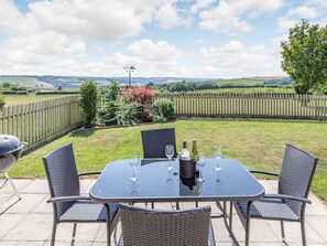 Outdoor dining - Elworthy View, South Molton (South Molton)
