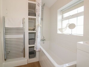 Shower - Blacksmiths Cottage, Crantock. (Newquay)