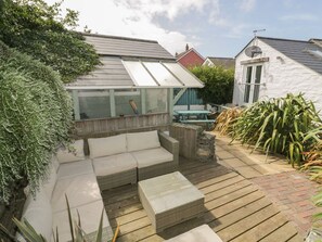 Outdoor dining - Blacksmiths Cottage, Crantock. (Newquay)
