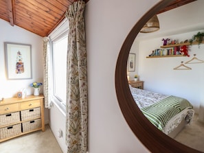 Room - 71D South Snowdon Wharf NWales (Porthmadog)