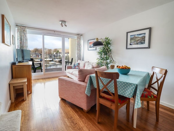 Living area - 71D South Snowdon Wharf NWales (Porthmadog)