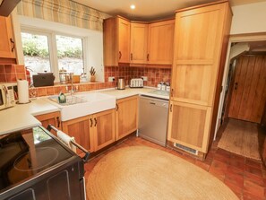 Dishwasher - Charming White House Retreat in Keld (Penrith)