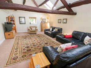 Living area - Bullace Barn, Millhouse Green (Sheffield)