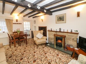 Living area - Sycamore Cottage, Foolow (Hope Valley)