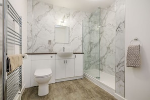 Shower - Thornby, Blue Anchor (Minehead)