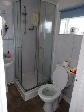 Quadruple Room, Non Smoking, Patio | Bathroom - The Hides (North Sunderland)