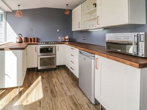 Dishwasher - 19 Cwmorthin Road, Tanygrisiau (Blaenau Ffestiniog)