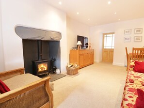 Fireplace - 19 Cwmorthin Road, Tanygrisiau (Blaenau Ffestiniog)