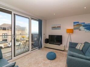 Living area - 7 Warren Edge Close, in Dorset (Bournemouth)