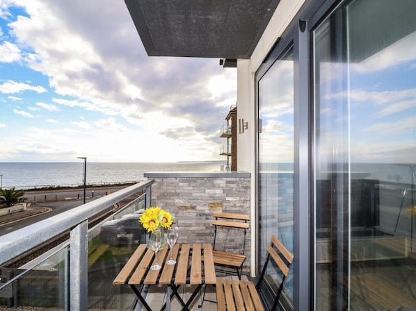 Outdoor dining - 7 Warren Edge Close, in Dorset (Bournemouth)