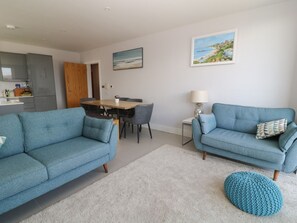 Living area - 7 Warren Edge Close, in Dorset (Bournemouth)