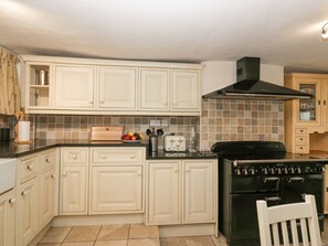 Private kitchen - Taylor's Cottage, Threlkeld, near Keswick. (Keswick)