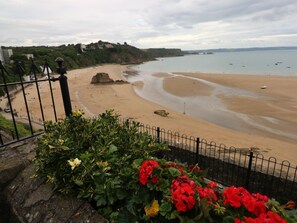 Beach nearby - 1 Beachtop Court, Tenby (Tenby)