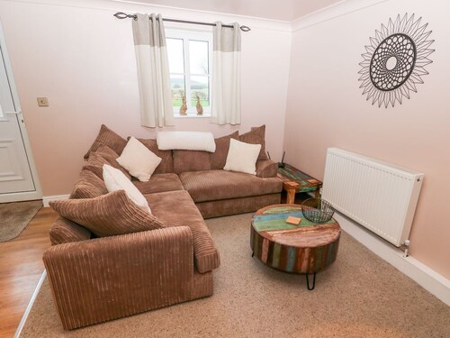 CARRINGTON COTTAGE, WiFi, open-plan, Lincoln