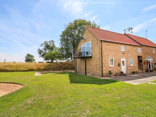 CARRINGTON COTTAGE, WiFi, open-plan, Lincoln