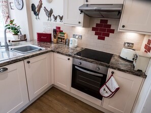 Private kitchen - October House Holiday Cabin, Damerham (Fordingbridge)